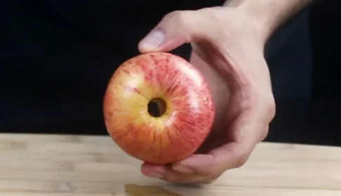 quitar corazón a manzana