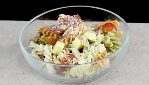 ensalada de pasta italiana