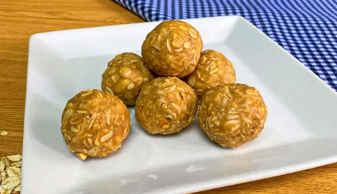 Bolitas-de-mantequilla-de-mani-y-avena