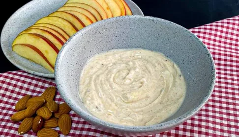 dip de yogurt con manzana