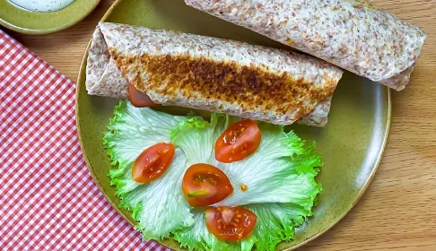 Tortilla de jamón y queso