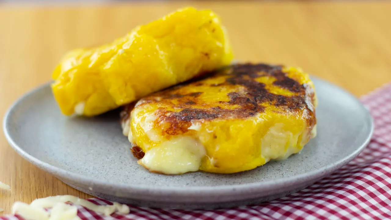Tortilla de plátano con queso